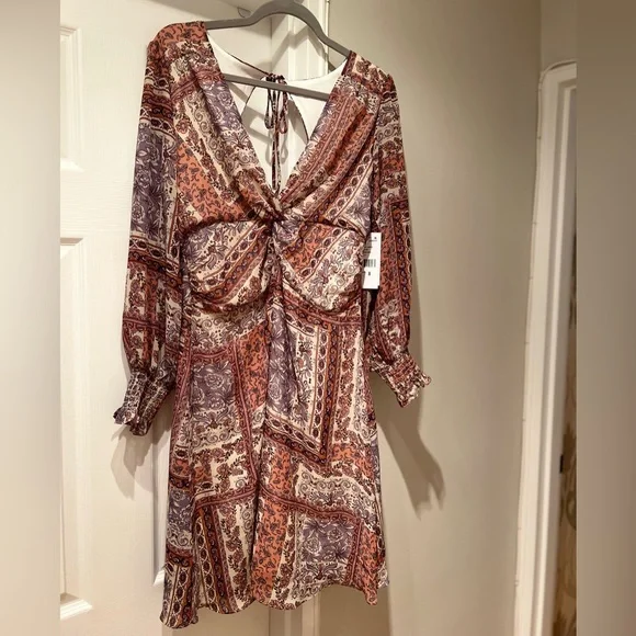 JULIA JORDAN V Neck Paisley Fit and Flare Dress Size 8. NWT - Picture 4 of 11